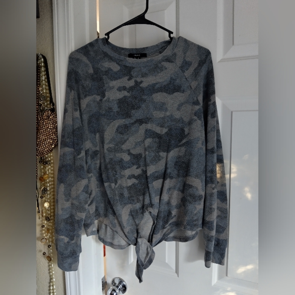 Forever 21 Gray Camo Sweatshirt